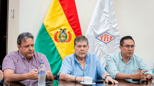 Gobierno y cisterneros firman acuerdo y garantizan abastecimiento de combustible