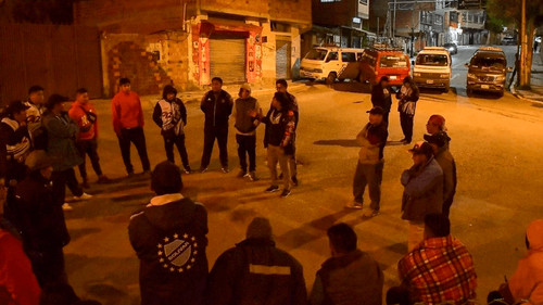 Choferes mantienen bloqueos y entran en paro indefinido en La Paz y El Alto