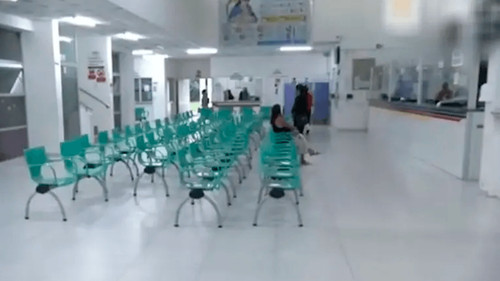 Pacientes exigen pago a médicos en medio de paro en Santa Cruz