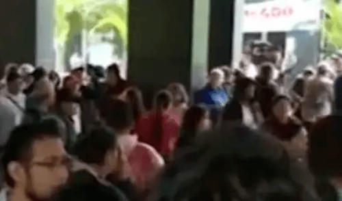 Comerciantes del mutualista mantienen vigilia y presionan para frenar entrega de predios