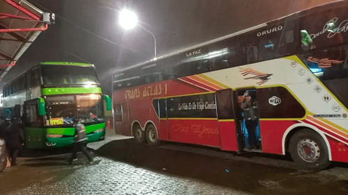 Terminal de La Paz reanuda viajes tras paro y alta demanda