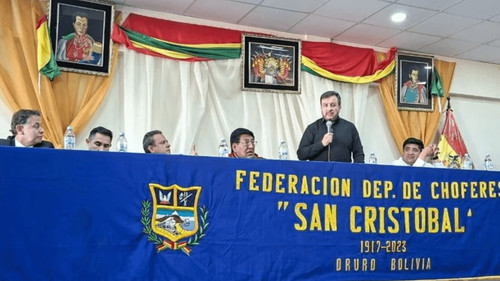 Gobierno retoma diálogo con transportistas en Oruro en medio de bloqueos