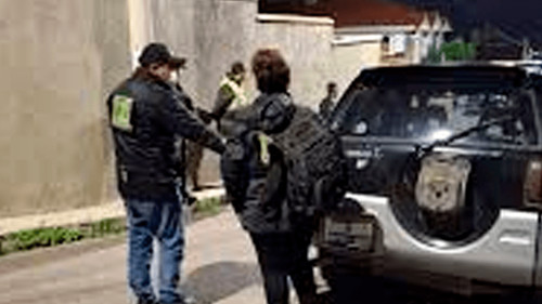 Asesinan de un disparo en la cabeza a un hombre tras altercado con su vecina en Cochabamba