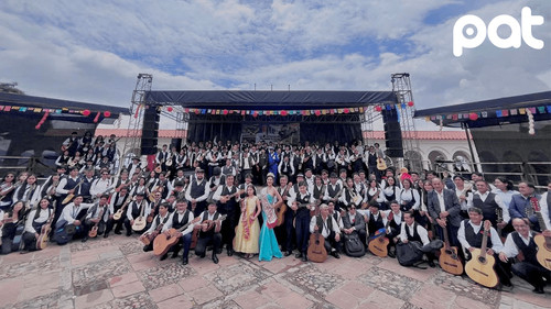 Sucre celebró carnaval patrimonial con histórica estudiantina boliviana