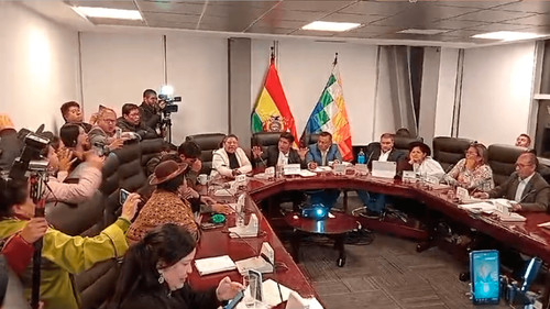 Comisión de Diputados aprueba contrato de litio con empresa china en sesión polémica  