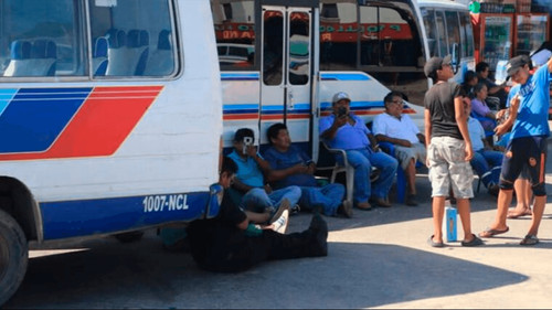 Los transportistas mantienen el paro en Santa Cruz y hoy definirán su continuidad  
