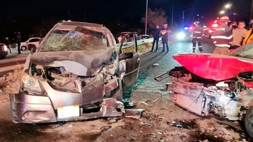 Choque frontal entre dos  vagonetas deja un herido en la  avenida Sucre de La Paz
