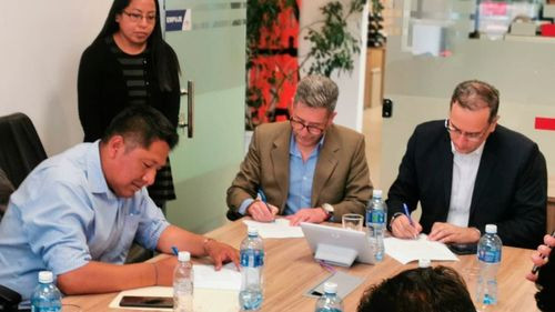 Acuerdo aborda compensación por combustible