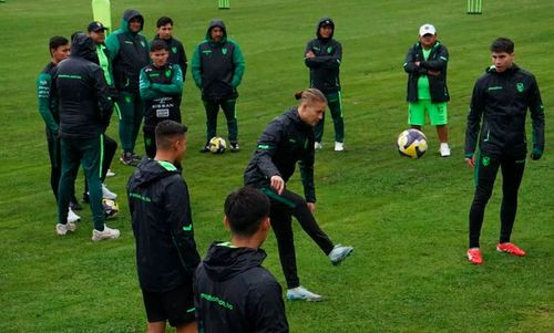 Selección comienza entrenamientos en Achumani con la mira en Venezuela