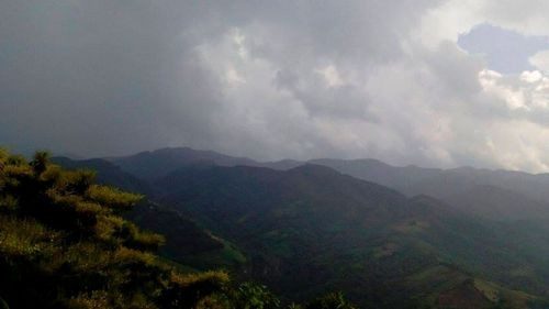Lluvias y tormentas marcarán el  clima de este miércoles en capitales del  país