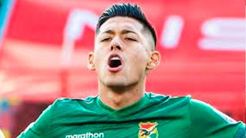 ¡El llanto del 10 de La Verde! La conmovedora imagen de Ramiro Vaca al entonar el Himno Nacional