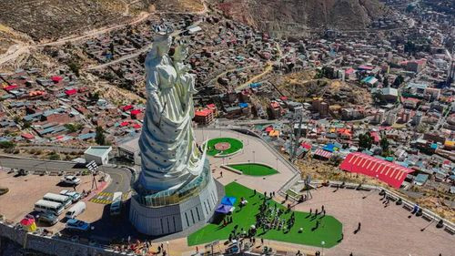 Plaza de la Virgen del Socavón se convierte en punto de fe en el sur paceño