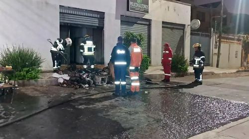 Incendio en lavandería de Cochabamba moviliza a Bomberos y deja pérdidas materiales