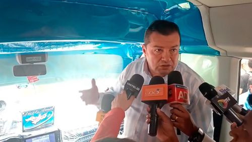 Alcalde cruceño inspeccionó micros como parte del trabajo de las mesas técnicas por el precio del pasaje