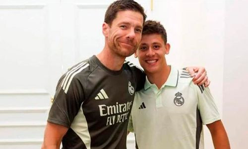 Calor extremo, toallas heladas y  órdenes firmes de Xabi marcan el  último entrenamiento del Real  Madrid