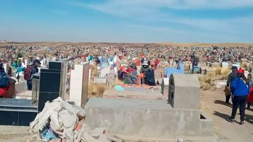 Hombre desentierra a su madre tras pelea familiar en El Alto