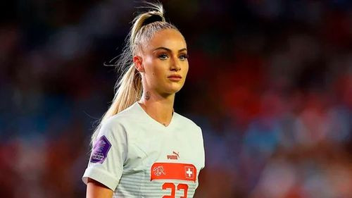 Alisha Lehmann sigue brillando fuera del campo en la Eurocopa Femenina 2025