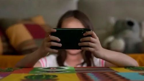 Ley refuerza protección de menores en entornos digitales