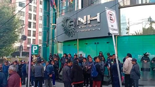 Choferes de La Paz se declaran en emergencia por la mala calidad de la gasolina