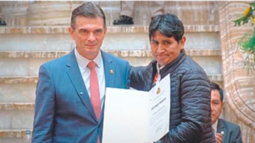Gobierno firma convenios por Bs 92,5 millones para obras deportivas en La Paz