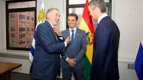 Gobierno firma convenios por Bs 92,5 millones para obras deportivas en La Paz