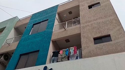 Fiscal gravemente herido tras caer de un segundo piso en Santa Cruz