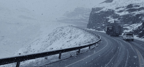 Nevada paraliza el tránsito en la  carretera a los Yungas