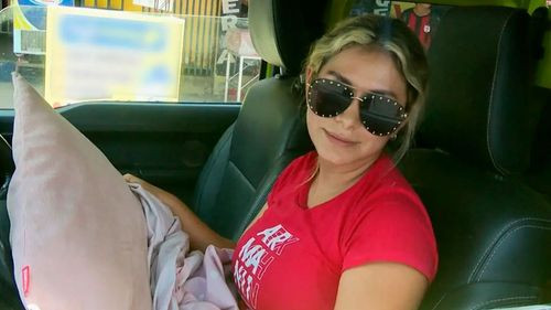 Conductores pasan la noche en filas con colchas y comida ante la escasez de combustible