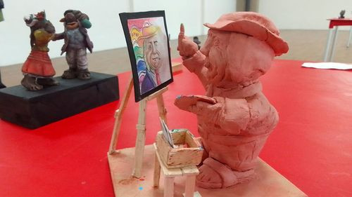 Jisk&#039;Arte: Exposición de &quot;miniobras&quot; en la Terminal Metropolitana por Alasita