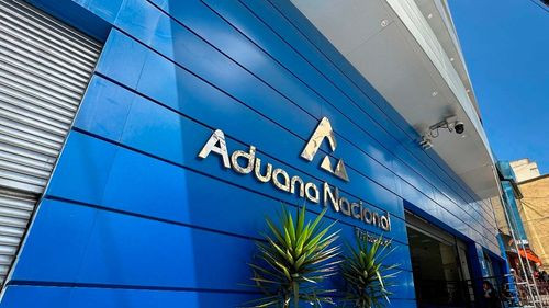 Espinoza anuncia cambios en la Aduana y proceso de institucionalización