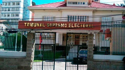 TSE ratifica anulación de siglas en  medio de protestas