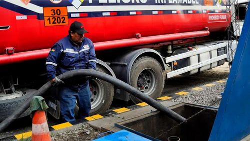 Asosur responsabiliza a YPFB por la venta de diésel defectuoso y exige controles de calidad
