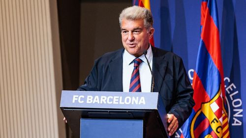 Barcelona proyecta ingresos  récord y mejora su calificación  crediticia
