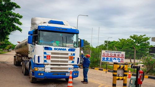 YPFB incorpora por primera vez aditivos para reforzar la calidad de la gasolina en Bolivia