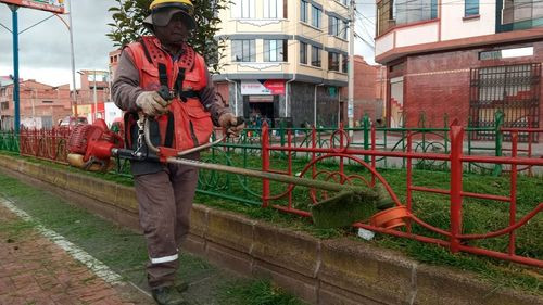 Alcaldía de El Alto inicia mantenimiento de vías y áreas verdes en el Distrito 3