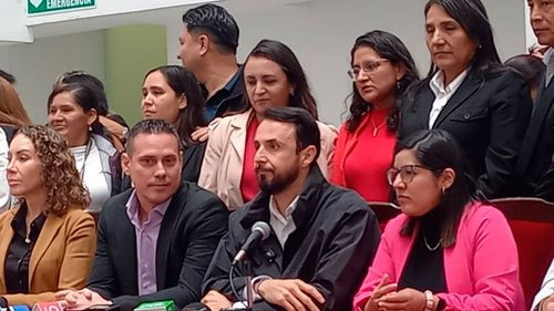 Velasco pide respeto a la democracia  ante riesgos de inhabilitaciones