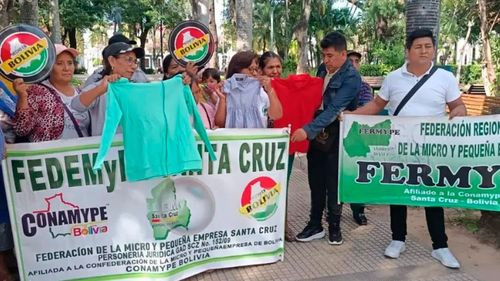 Textileros protestan contra el dólar paralelo y advierten con marchar a La Paz