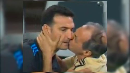 El utilero de la selección argentina cuenta detalles del emotivo beso a Scaloni y se quiebra al hablar del plantel: “Son héroes”