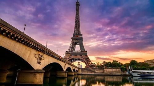 Autoridades de París Hacen un Seguimiento de la Calidad del Agua en el Sena 
