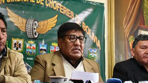 Choferes anuncian paro nacional con bloqueos para el martes ante persistente escasez de combustible