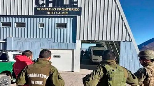 Cinco policías bolivianos y un civil permanecen detenidos en Chile tras persecución fronteriza