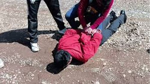 Aprehenden a taxista acusado de agredir y secuestrar a menores en Viacha