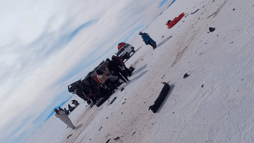 Siete heridos tras violenta colisión y vuelco en el Salar de Uyuni involucrando a vehículo de YLB