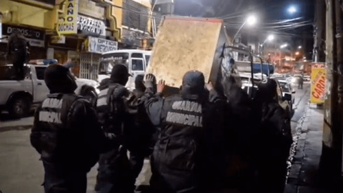 Autoridades municipales ejecutan operativo de control y clausuran locales en la zona 12 de Octubre de El Alto