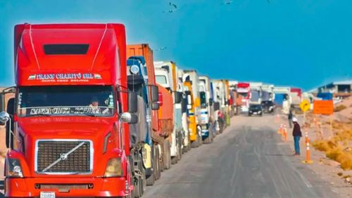 Transportistas advierten paro por falta de diésel