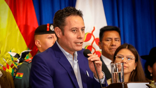 Lara afirma desde Brasil que hay comandantes policiales que protegen a criminales y anuncia reforma profunda