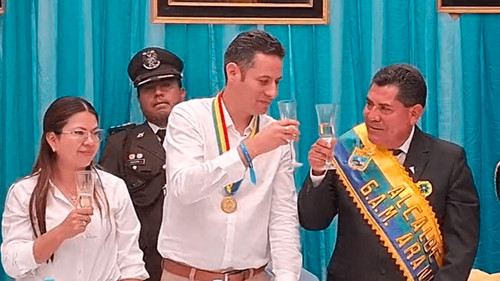 Vicepresidente Lara retorna al país y afirma que no renunciará a su cargo