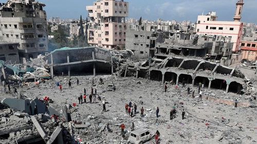 Escala la ofensiva israelí en Gaza: 86 muertos en 24 horas y ataque letal a escuela con desplazados