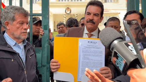 Calvo evalúa candidatura a la vicepresidencia junto a Reyes Villa