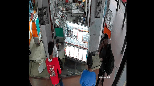 Atraco en la calle Charcas: video capta el momento del robo
